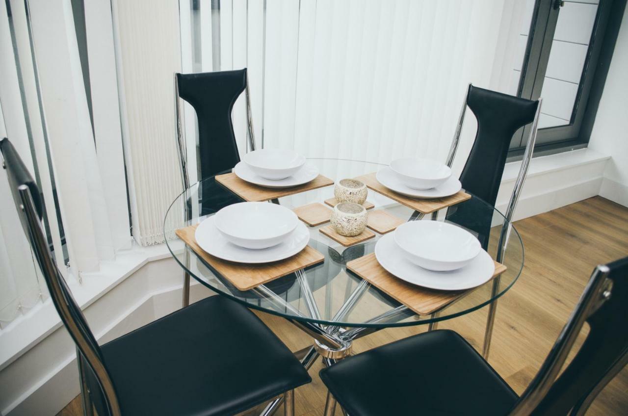 Serviced Apartment In Liverpool City Centre - Free Parking - Balcony - By Happy Days Zewnętrze zdjęcie