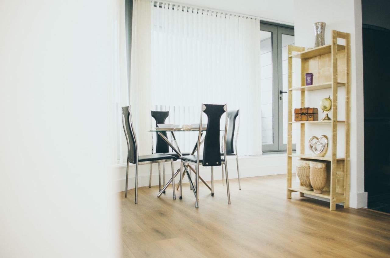 Serviced Apartment In Liverpool City Centre - Free Parking - Balcony - By Happy Days Zewnętrze zdjęcie
