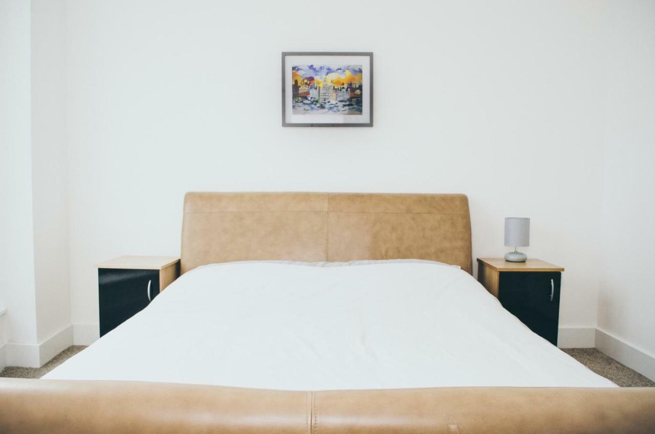 Serviced Apartment In Liverpool City Centre - Free Parking - Balcony - By Happy Days Zewnętrze zdjęcie