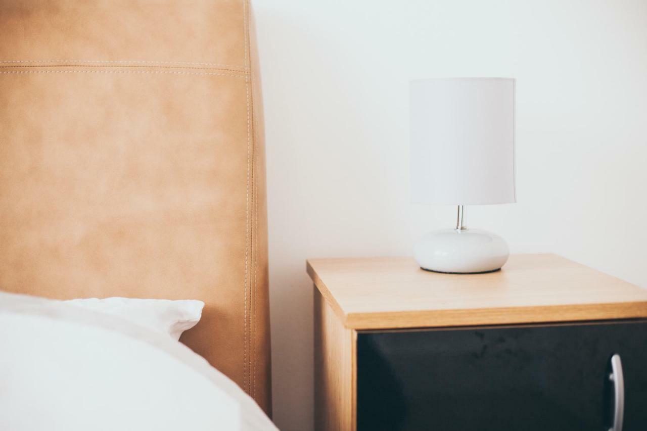 Serviced Apartment In Liverpool City Centre - Free Parking - Balcony - By Happy Days Zewnętrze zdjęcie